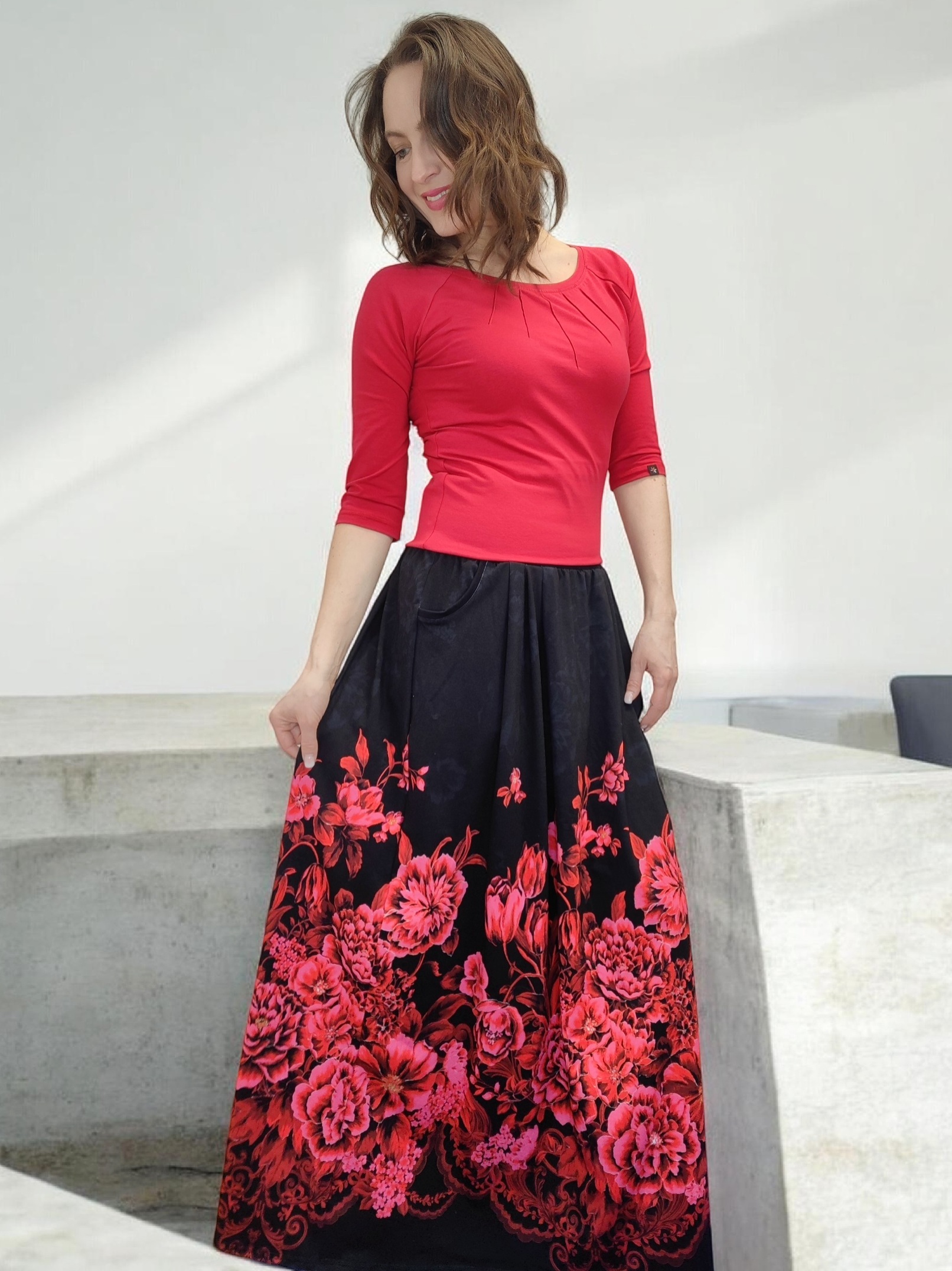 květovaná sukně dlouhá HELENE na modelce přední pohled